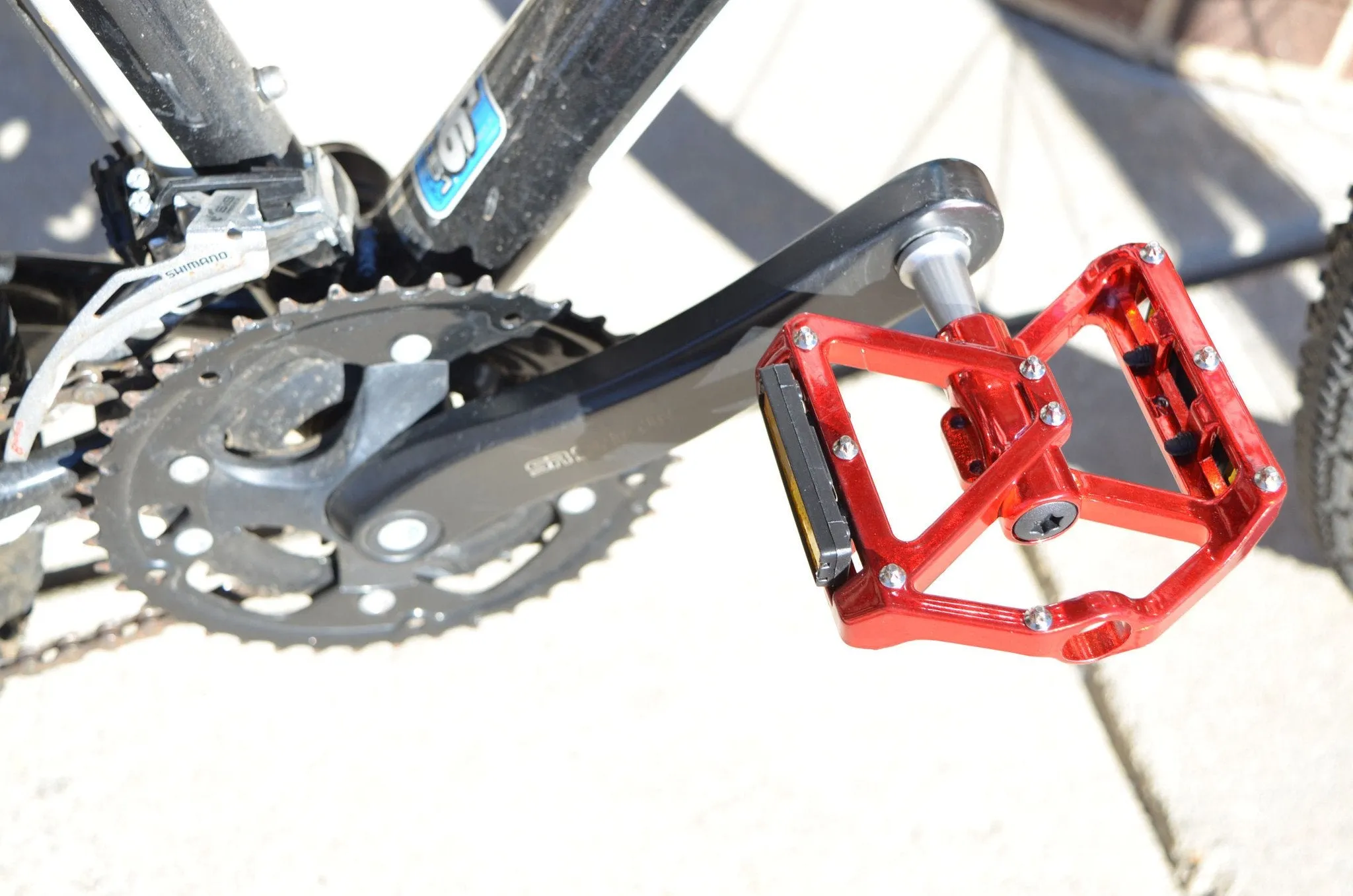 Bike Pedals: Sealed Bearing Alloy Platform